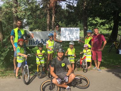 Vysokoškoláci doprovodí za podpory dm děti na cestě do školy 